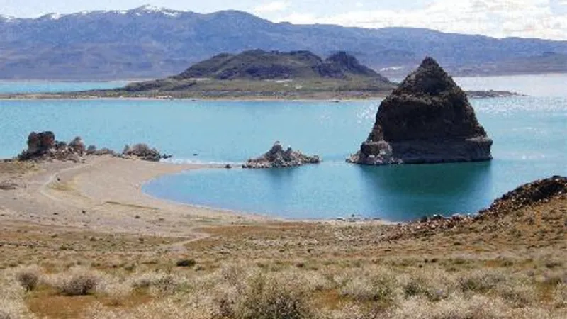 Pyramid Lake closes to boats for firefighting water scoops
