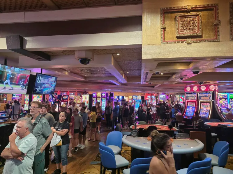'Free money' drawing huge crowds to Strip casino