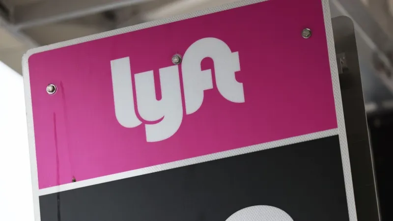 Clark County man sues Lyft over car dragging him by wedding ring