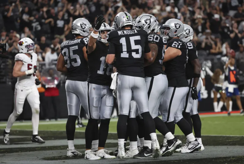 Fernando Mendoza throws first TD in Raiders debut with the second team