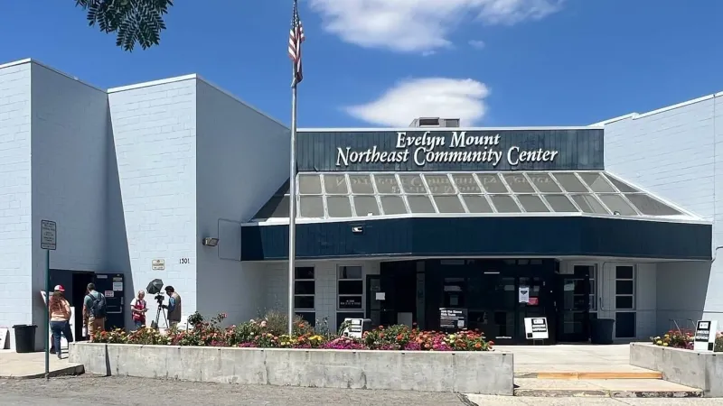 Evelyn Mount center stops serving as shelter for Bug and Stallion fire evacuees