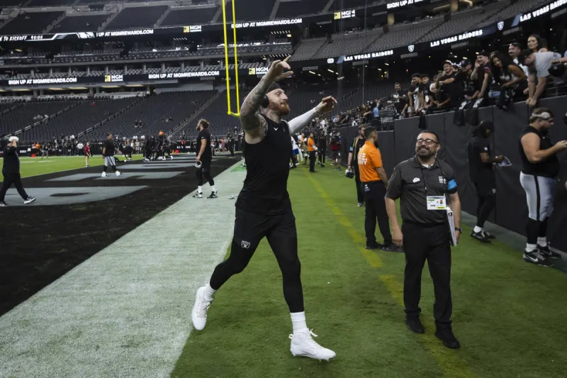 How Maxx Crosby went from being 'murdered by own fan base' to Raiders fan favorite