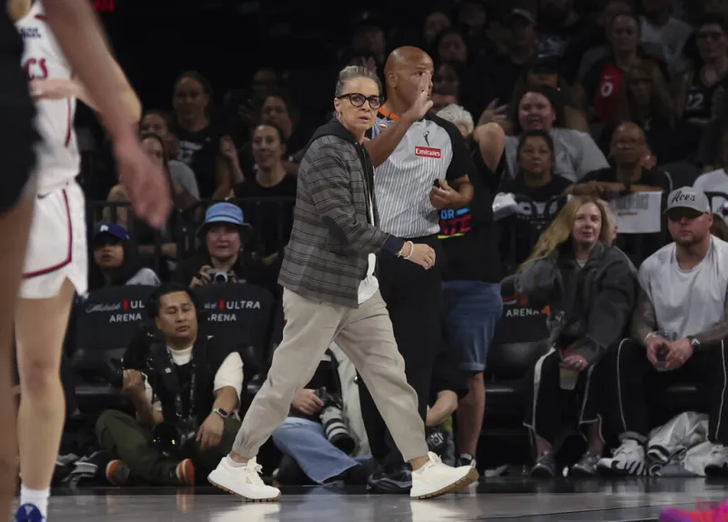 Becky Hammon ejected after heated exchange with officials vs. Dream