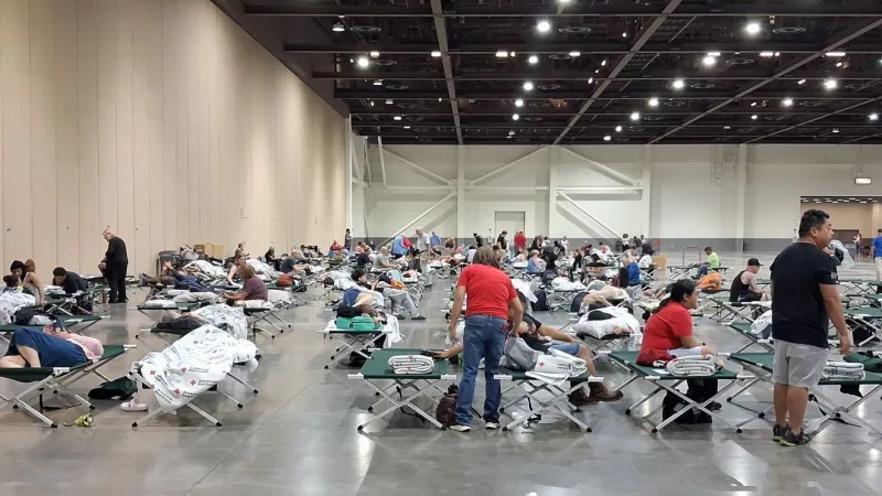 465 Hawk Fire evacuees stay at Reno-Sparks Convention Center shelter, 200 more in vehicles