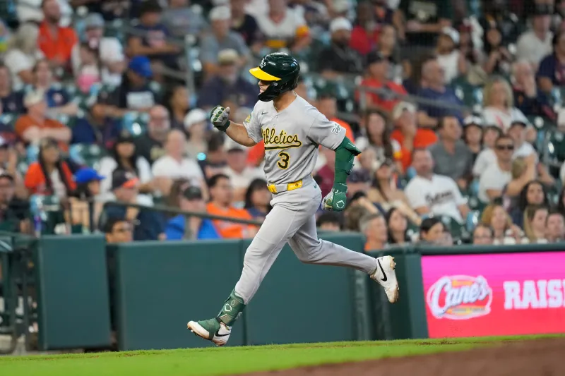Max Muncy's solo homer caps off Athletics' rally to beat Astros