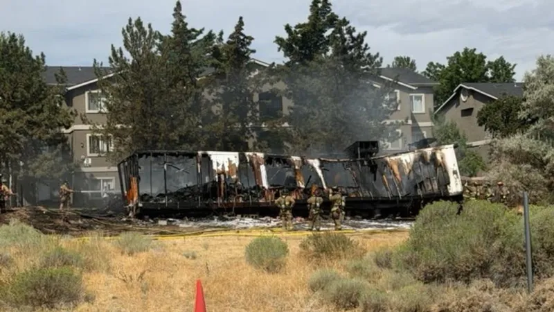 Fire breaks out at Moorpark Ct. in Sun Valley