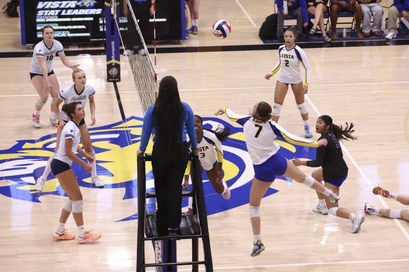 No. 4 Foothill beats No. 6 Sierra Vista in girls volleyball - PHOTOS