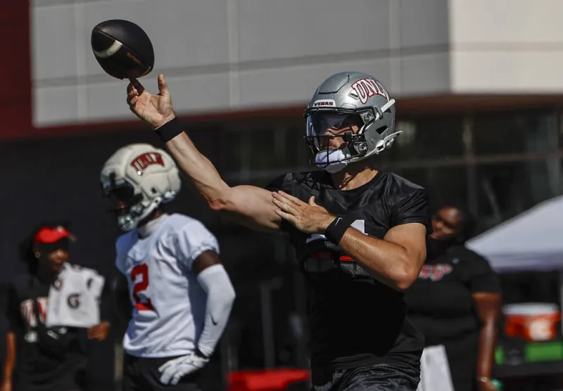 Jackson Arnold named UNLV's starting quarterback for Memphis opener