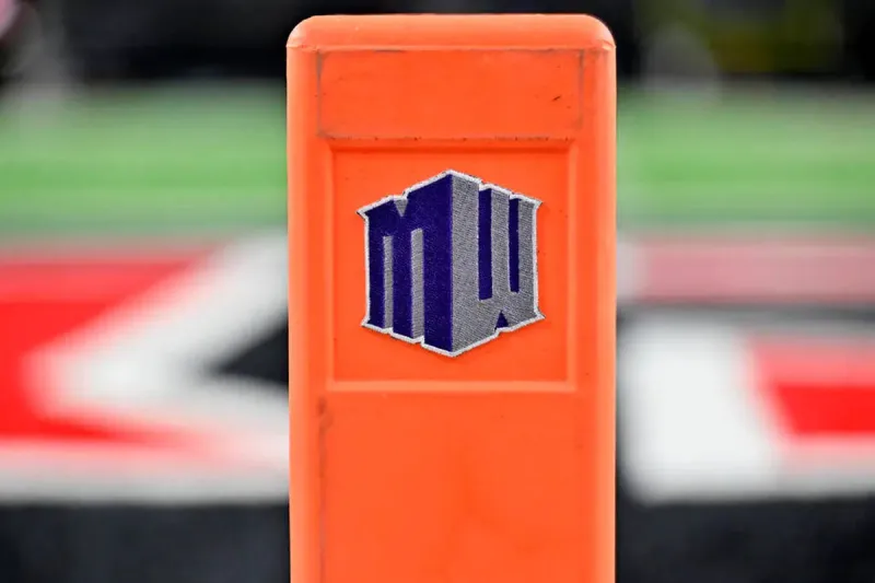 Mountain West bans professional athletes from competing in college football
