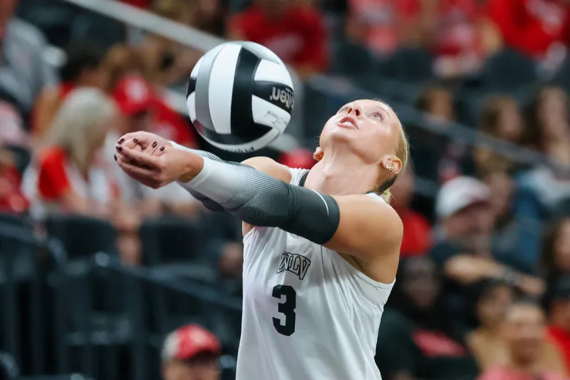 UNLV volleyball falls to top-ranked Nebraska at Players Era event - PHOTOS