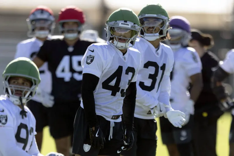 Hill: Raiders' season has to be about developing more than just a young QB