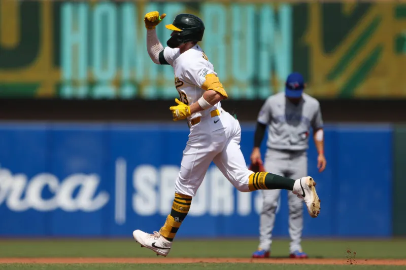 Bolte's homer in 4th lifts A's over Blue Jays