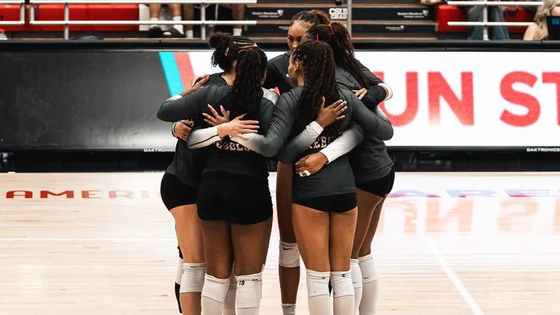 Rebels Suffer Second Straight Five-Set Loss