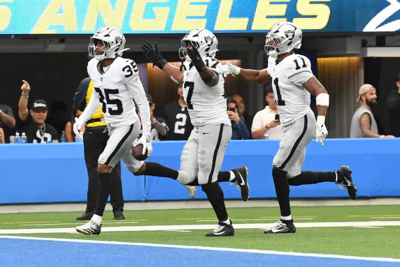 Nakobe Dean and the Raiders' 'firemen' put out late fire in win over Chargers