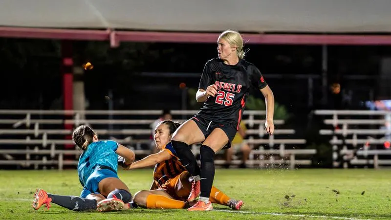 Rebels Outlast Miners For 2-1 Win In Mountain West Opener