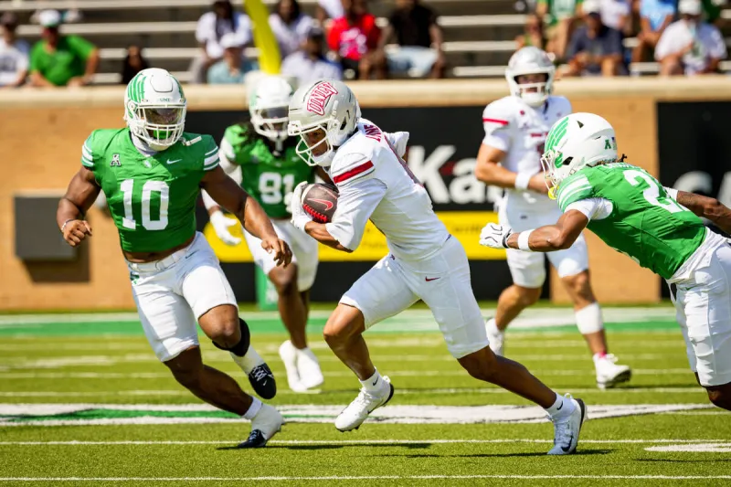 LIVE UPDATES: UNLV faces Akron in Week 4 matchup