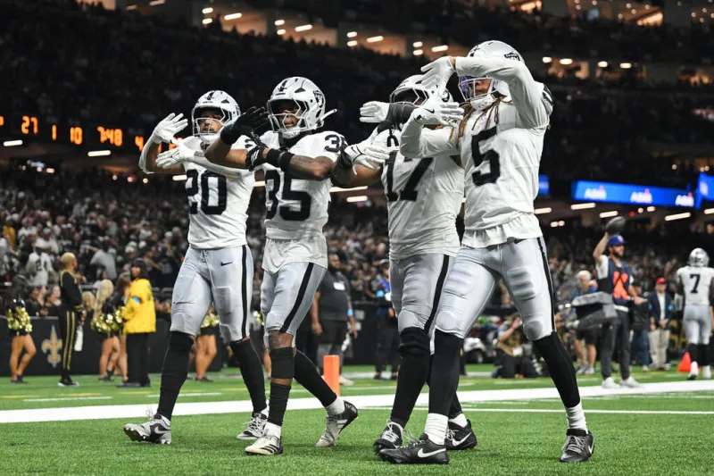 Raiders improve to 3-0, stun the Saints with comeback road win