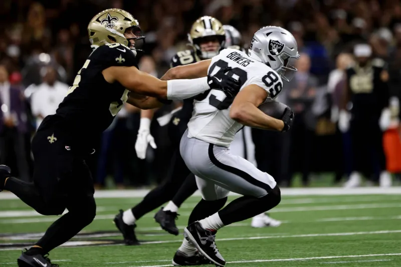Brock Bowers dominates for Raiders in return from knee injury