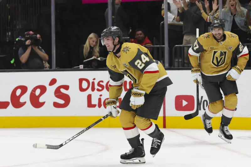 Golden Knights top prospect scores 1st NHL goal in debut against Chicago - WATCH