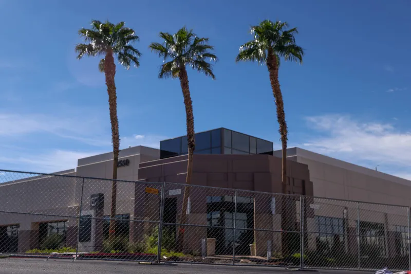 Construction starts to turn Henderson office complex into new dining, retail site