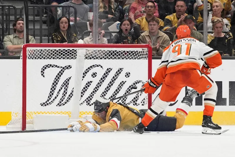 Lack of execution in 2nd period dooms Golden Knights against Ducks