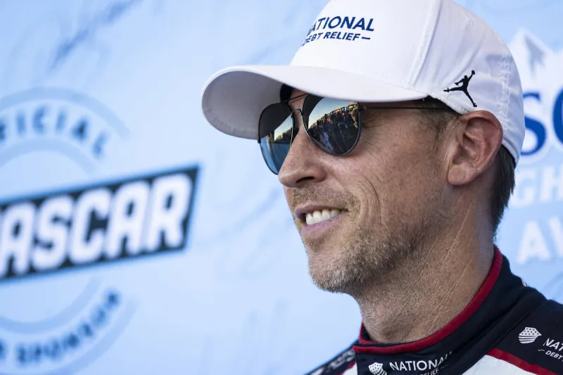 Denny Hamlin wins South Point 400 pole, eyes 3rd straight LVMS win