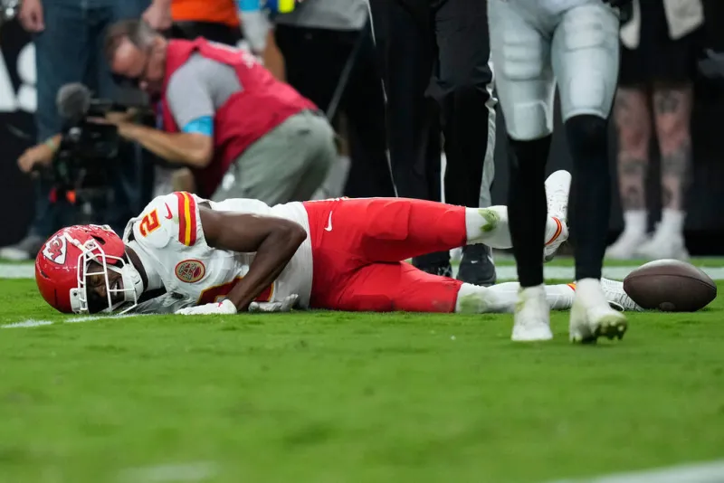 Chiefs receiver suffers apparent major leg injury vs Raiders