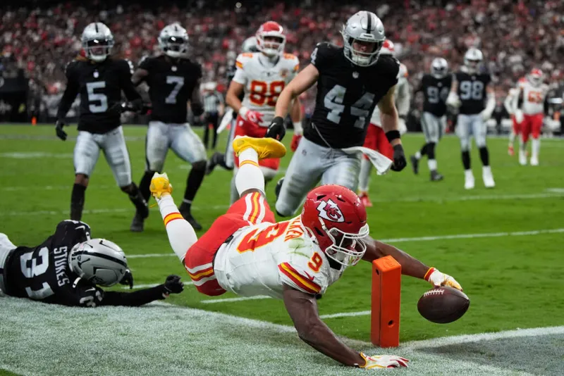 Graney: Kubiak shows some swagger, but Raiders have no run game in loss to Chiefs