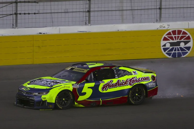 Larson rides Busch tribute car to 2nd place run at LVMS, extends points lead