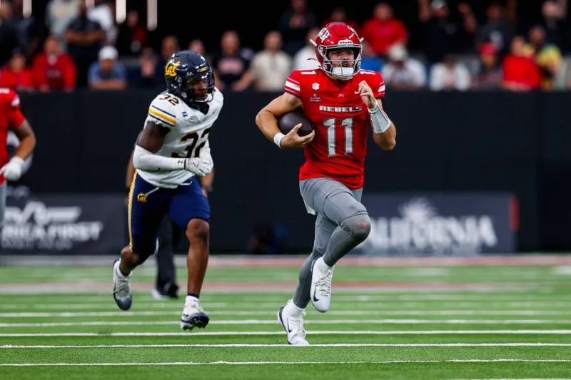 UNLV quarterback earns weekly Mountain West award