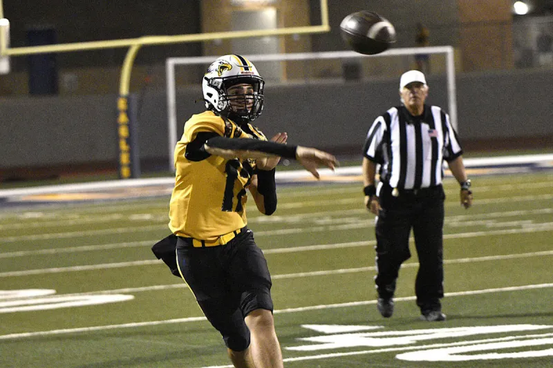 Eagles suffer loss to league rival