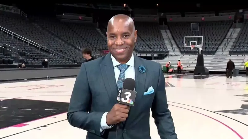 SPORTS: NBA showcases in Vegas with Lakers/Warriors & VGK bounce back, beat Predators 5-2