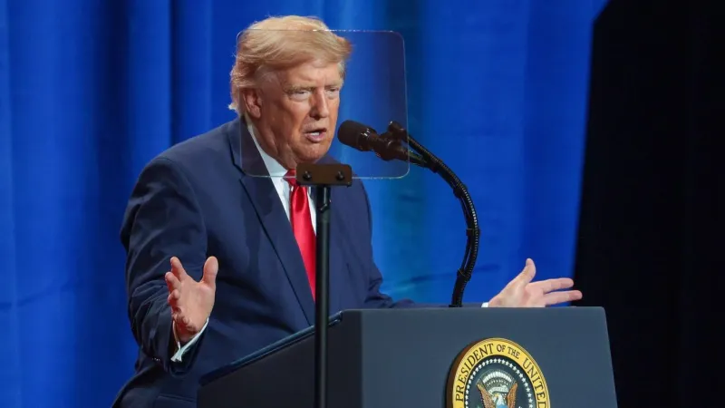 Trump arrives in Las Vegas ahead of Bullhead City rally for Arizona GOP
