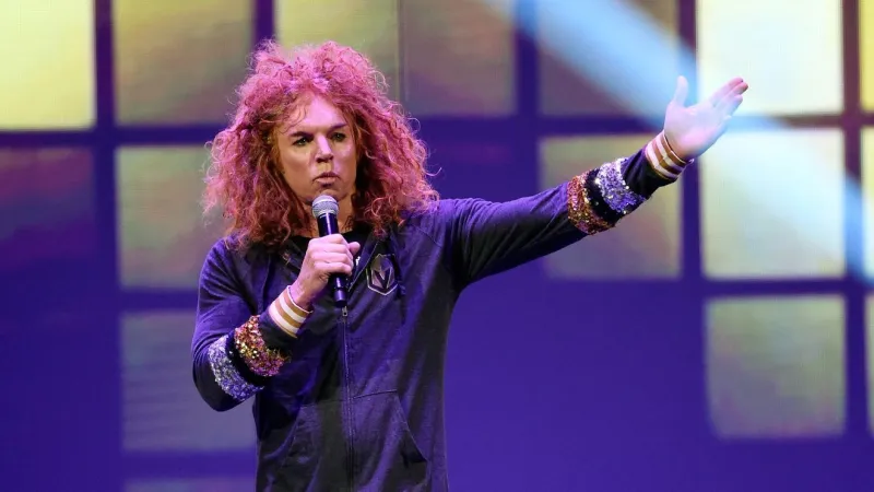 Carrot Top returns to the stage one month after reported suicide attempt