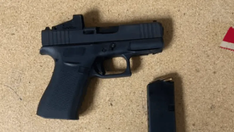 Reno man arrested in Sparks after vehicle ramming reports; stolen gun recovered