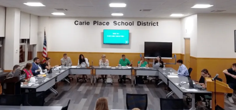 Carle Place Board of Education discuss device ban at schools
