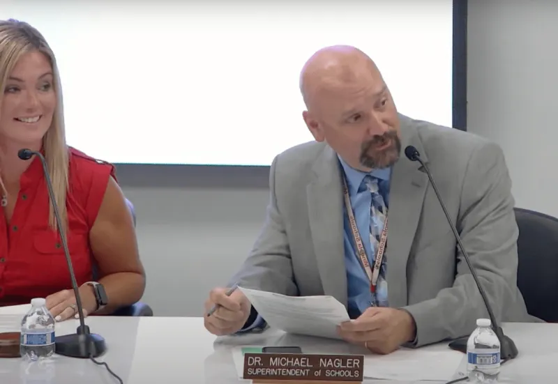 Mineola School Board talks cellphone ban, heat policy before kids head back