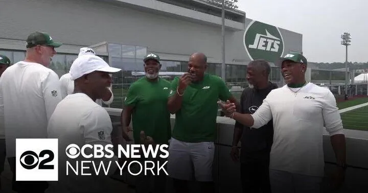 Jets players from the 1990s show up at camp to assess how this season's squad is shaping up
