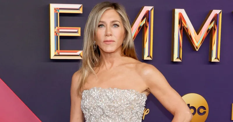 Jennifer Aniston Loves a Double Date