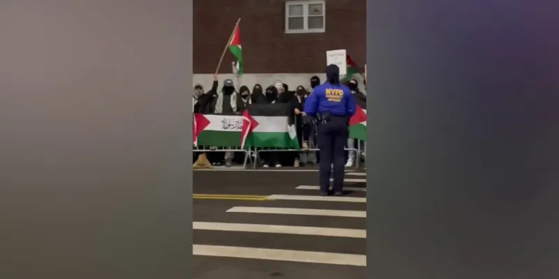 Hochul, AOC blast Hamas chants at NYC protest