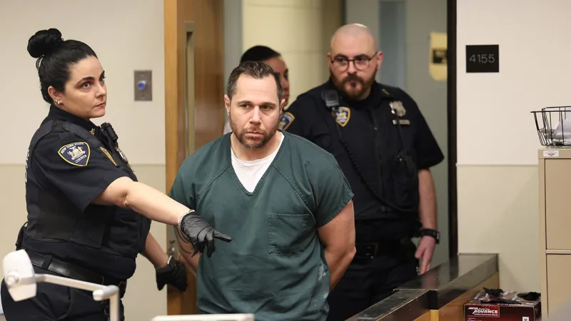 Ex-con charged in Christmas Day CVS robbery that left clerk fatally stabbed