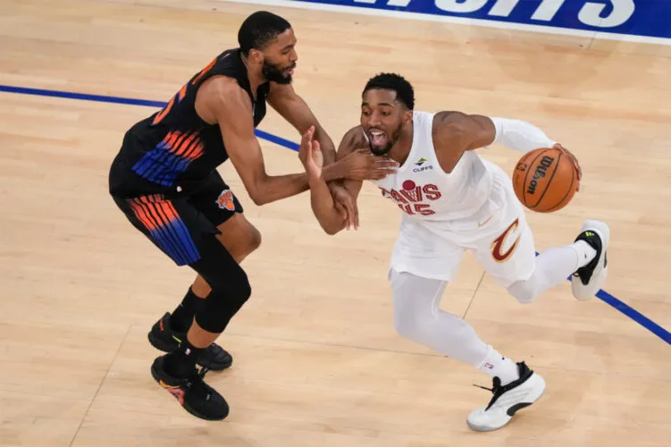 Mitchell and Cavaliers in trouble in the East finals