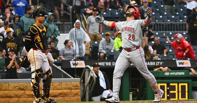 Eugenio Surez hits 3-run homer in 9th as Reds rally for 9-7 win over Pirates