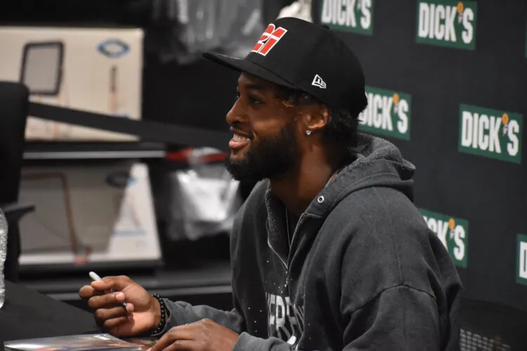 Ward talks Browns at new Dick's store opening in Niles