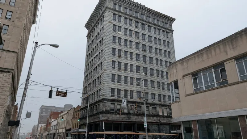 Falling debris prompts safety concerns at downtown Steubenville building