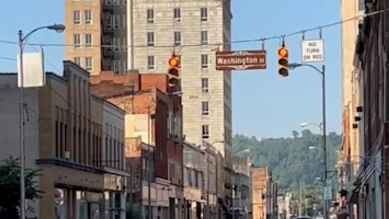 Flashing red lights replace signals in downtown Steubenville in bid for economic boost