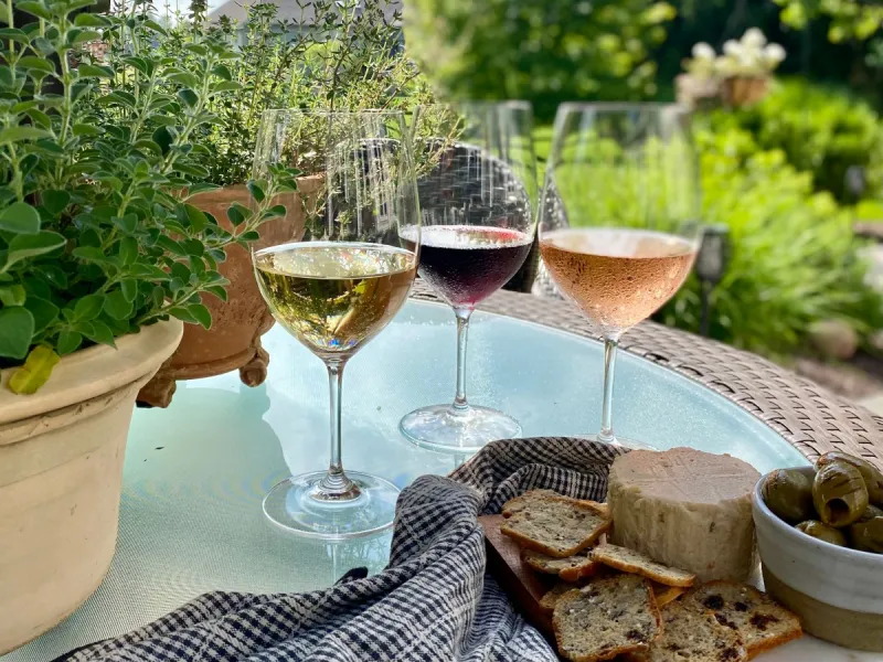 Beat the Heat: How to Pair Wine with Your Summer Menu