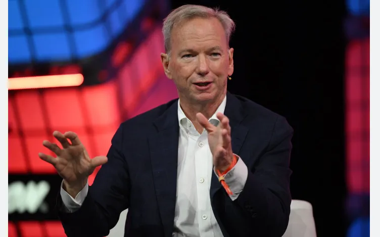 A Tech Turncoat on AI Boom