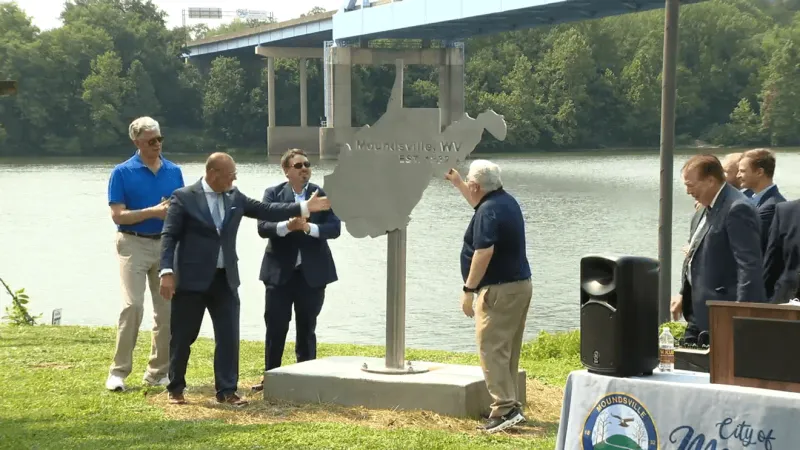 West Virginia Gov. Patrick Morrisey unveils new Moundsville sign at Riverfront Park