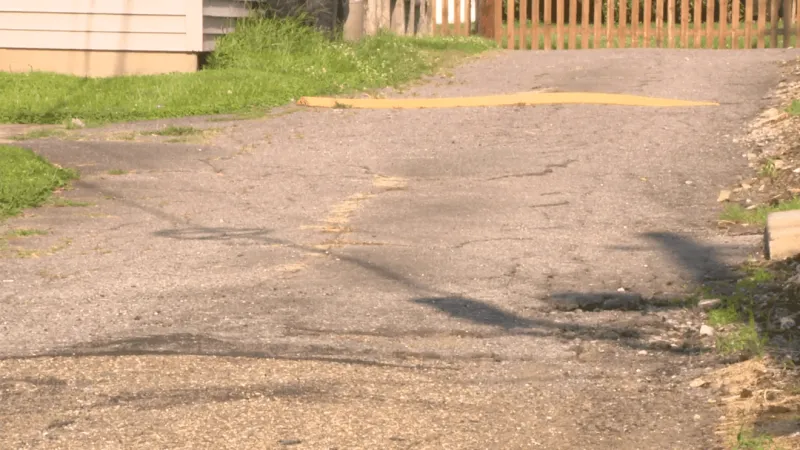 Toronto continues annual chip-and-seal road work, focusing on alleys this summer